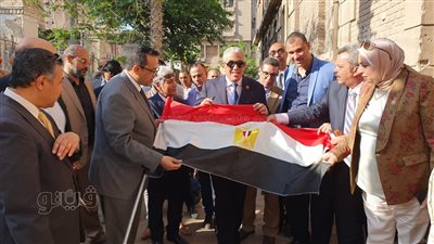 وفد لجنة القوى العاملة بمجلس النواب يتفقد خط الغزل بمدرسة المحلة الزخرفية