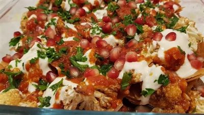 طريقة عمل القرنبيط فتة بصوص الطحينة (فيديو)