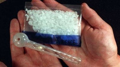 تجديد حبس عاطلين لاتهامهما بحيازة كمية من مخدر الآيس في مدينة نصر