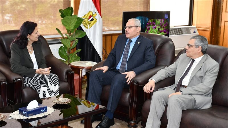لقاء رئيس جامعة قناة