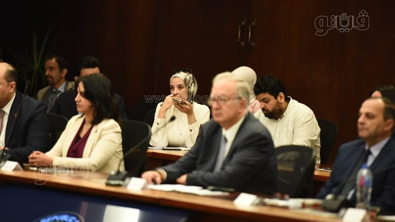 سالى جورج، الرقابة