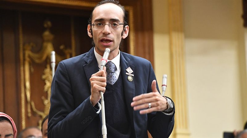 النائب محمد عبدالعزيز،