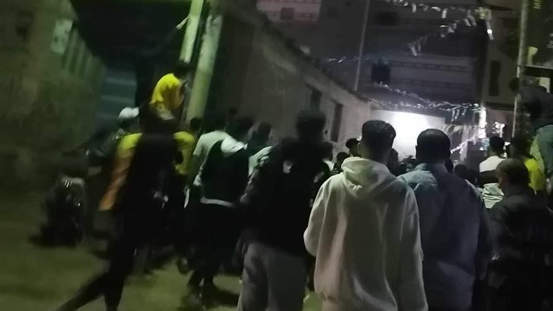 خروج عدد من أهالي
