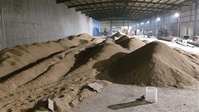 التحفظ على 300 طن أرز وقمح داخل مخازن غير مرخصة بالقليوبية