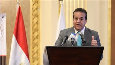 وزير الصحة: لدينا تكليف رئاسي بمراجعة الأوضاع المادية للفريق الصحي