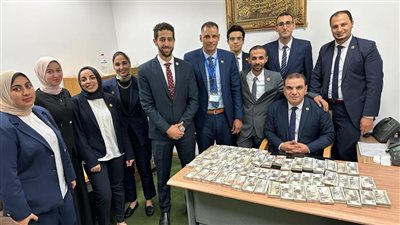 جمارك مطار برج العرب الدولي تحبط محاولة تهريب نقد مصري