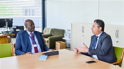 رئيس البريد المصري يلتقي سكرتير الاتحاد البريدي الأفريقي لبحث سبل التعاون