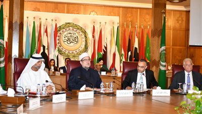 وزير الأوقاف: الأسرة صمام أمان المجتمع وخط الدفاع الأول عنه