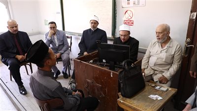 رئيس جامعة الأزهر يتفقد الامتحانات الشفهية لطلاب أصول الدين بالدَّراسة 