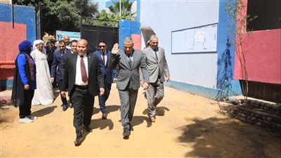 محافظ سوهاج يتفقد لجان امتحانات الشهادة الإعدادية (صور)