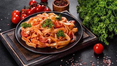 طريقة عمل المكرونة بالصلصة، أسرع وجبة غداء