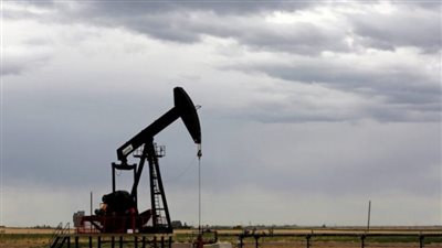 النفط يواصل مكاسبه بفضل خطط أمريكية لإعادة ملء الاحتياطي الإستراتيجي 