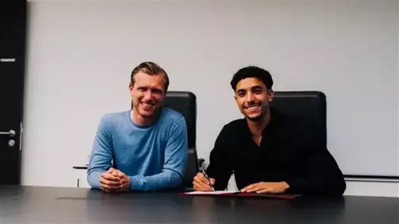 عمر مرموش يوقع مع
