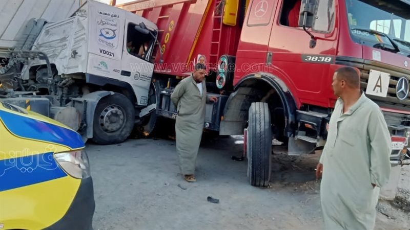 حادث تصادم بين سيارتين