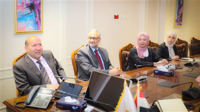 وزيرة البيئة والسفير هشام بدر يناقشان آخر المستجدات للمبادرة الوطنية للمشروعات الخضراء الذكية.. ويبحثان آليات تنفيذ مشروعات تراعي معايير الاستدامة البيئية