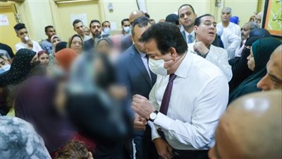 وزير الصحة في جولة مفاجئة بمستشفى حلوان العام.. فتح تحقيق فوري بسبب النقص الحاد في المستلزمات الطبية.. والتحقيق مع المسئولين عن الأمن والنظافة