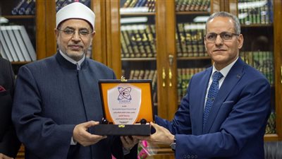 رئيس هيئة الرقابة النووية يشيد بجهود الأزهر الشريف جامعًا وجامعة في نشر قيم الوسطية 
