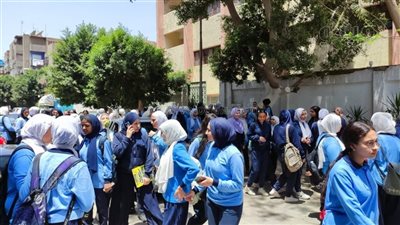 خروج طلاب أولى ثانوي من لجان المنوفية بعد امتحان اللغة الأجنبية والجغرافيا (بث مباشر) 