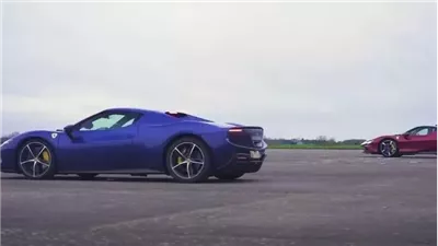 سيارات فيراري في سباق تسارع على الطرق العامة 