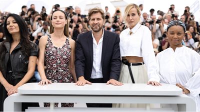 مهرجان كان، صحفي يحرج بري لارسون بسبب جوني ديب (فيديو)