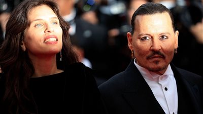 مهرجان كان، أبطال فيلم الافتتاح يلتقطون الصور التذكارية علي السجادة الحمراء 