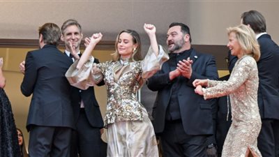 مهرجان كان 76، رقص أعضاء لجنة التحكيم في حفل الافتتاح (صور)