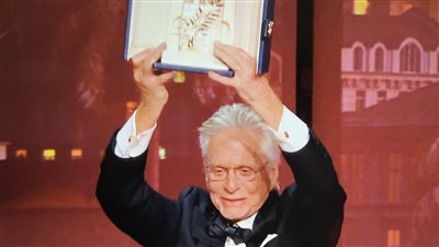 مهرجان كان 76، تكريم مايكل دوجلاس بـ السعفة الذهبية الفخرية (فيديو)