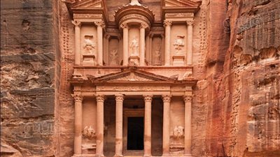 مدينة البتراء إحدى عجائب الدنيا السبع