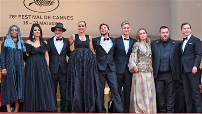 مهرجان كان، انطلاق فعاليات الدورة 76.. نجوم السينما يتألقون على السجادة الحمراء.. رقص أعضاء لجنة التحكيم.. واستقبال حافل لـ جوني ديب 