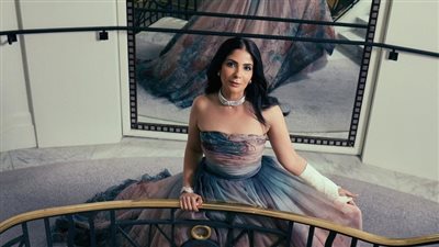 منى زكي تهز تويتر بعد إطلالتها الرشيقة بمهرجان كان، ومتابعون يتغزلون فيها