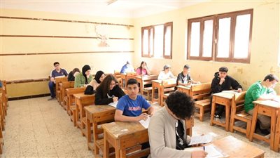 طلاب الشهادة الإعدادية بشمال سيناء يؤدون امتحان اللغة الإنجليزية 