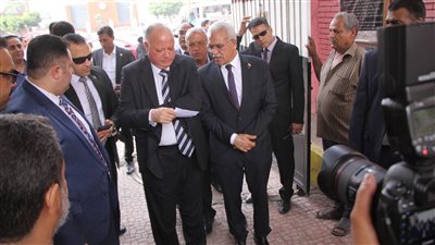محافظ القاهرة يتفقد امتحانات الفصل الدراسي الثاني للشهادة الإعدادية 