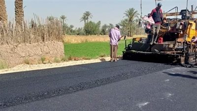 محافظ الفيوم يتابع خطة رصف الشوارع والطرق العامة