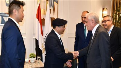محافظ جنوب سيناء يبحث إقامة حفل غنائي عالمي بشرم الشيخ 