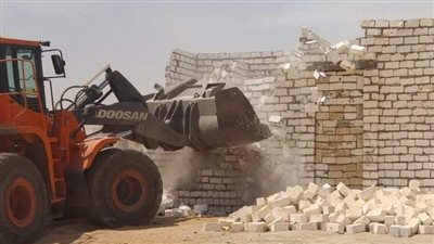 إزالة 15 حالة تعد بالبناء على أملاك الدولة بمغاغة في المنيا