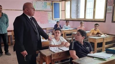 وكيل تعليم دمياط يتفقد امتحانات الشهادة الإعدادية (صور)