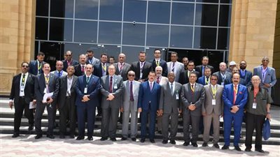 درع جامعة الوادي الجديد للمشاركين في المؤتمر الدولي الأول بكلية الزراعة (صور)