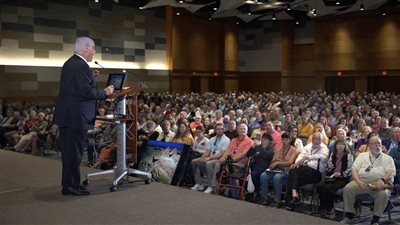 زاهي حواس يوضح خريطة الحفائر الأثرية للكشف عن مقبرة إيمحتب والملكة نفرتيتي