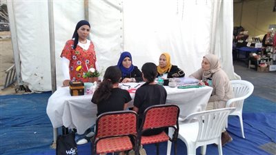ورش مجانية لتعليم الرائدات الهاند ميد بمعرض أهلا رمضان في الإسماعيلية (صور)
