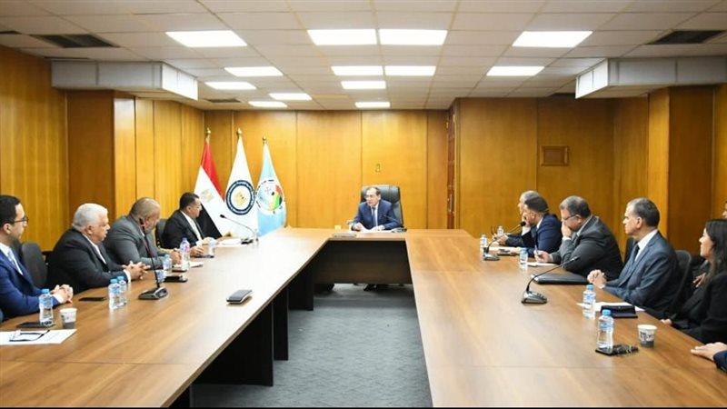 وزير البترول مع الوفد