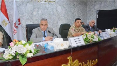 محافظ سوهاج يترأس اجتماعا لبحث موقف مشروعات حياة كريمة 