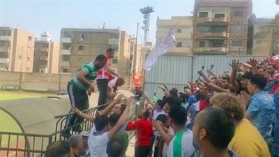 جماهير بلدية المحلة تشعل حماس لاعبي الفريق قبل لقاء جمهورية شبين (فيديو)