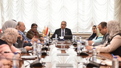 وزير القوى العاملة يباشر مهام عمله بمقر العاصمة الإدارية