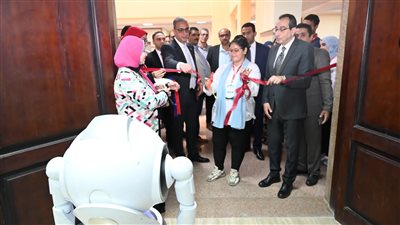 محافظ الفيوم ورئيس الجامعة يفتتحان معمل الذكاء الاصطناعي والمكتبة