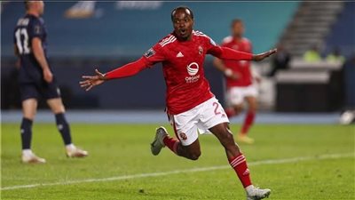 آخر تطورات رحيل بيرسي تاو عن الأهلي بعد العروض الخارجية 