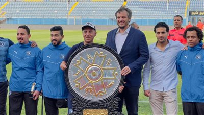 بيراميدز يكرم فريقه من أصحاب الساق الواحدة المتوج ببطولة الدوري (صور)