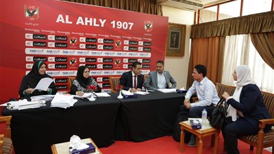إقبال كثيف على عضوية الأهلي بفرع التجمع