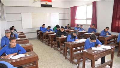 طلاب الشهادة الإعدادية بالإسماعيلية يؤدون اليوم امتحان مادتي العلوم والتربية الفنية 