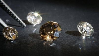 الاتحاد الأوروبي يفرض عقوبات على أكبر منتج للألماس في العالم