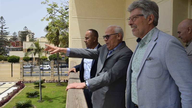 محافظ بورسعيد يستقبل